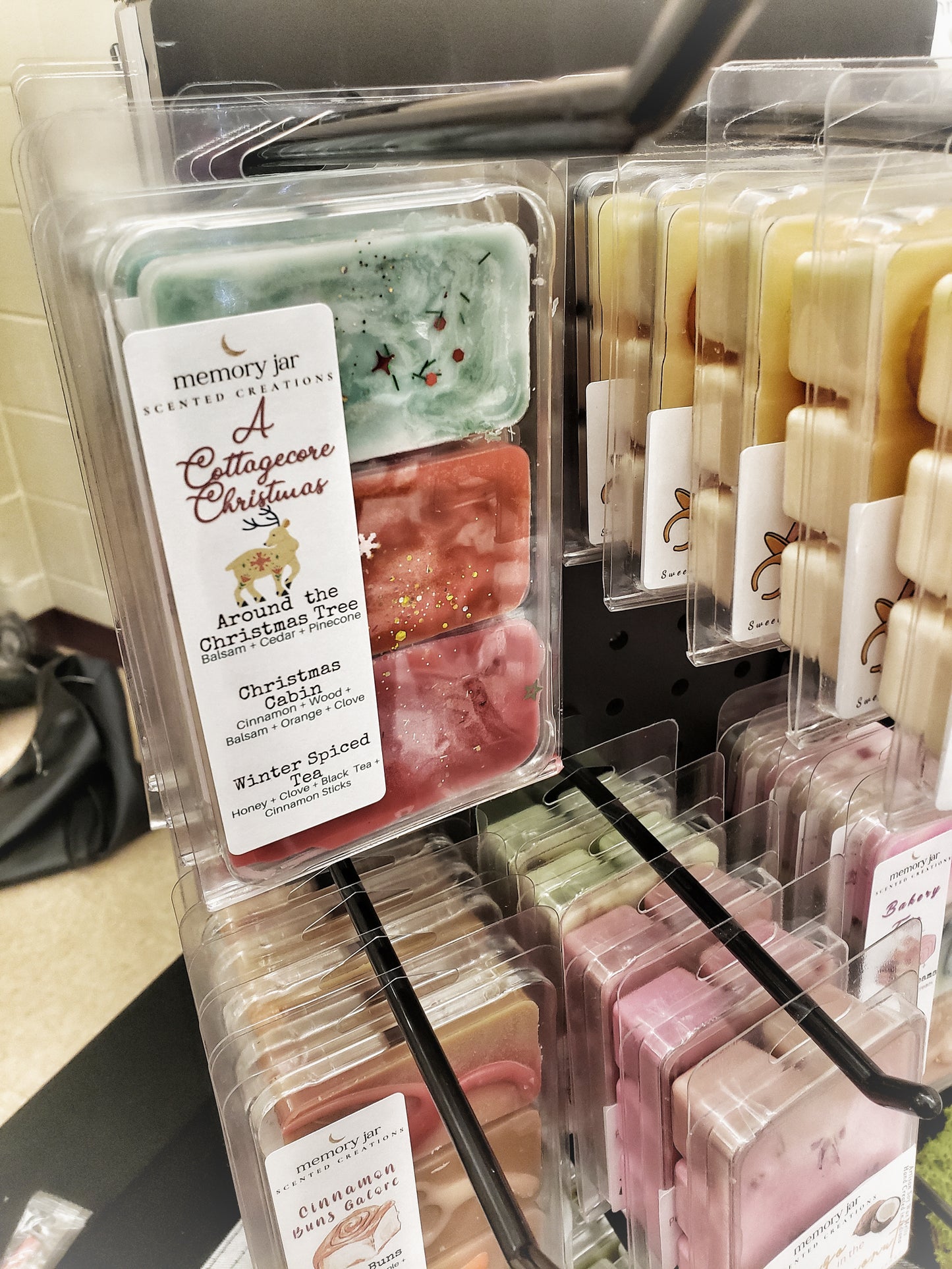 A Cottagecore Christmas Soy Wax Melts | 3 Scents in 1 | Holiday Edition Clamshell Trio