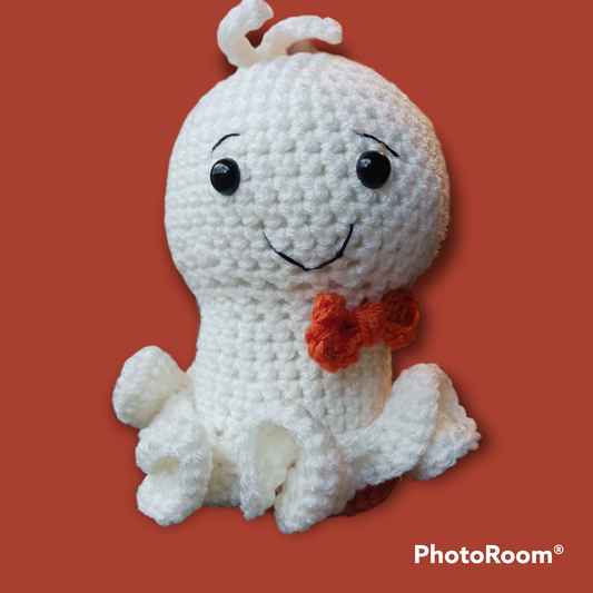 Medium Ghost Amigurumi by Hanging by a Thread